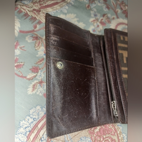Vintage 90's Fendi Zucca Compact Wallet - Picture 5 of 14